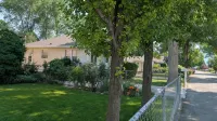 New Charming Murray 2 BR Home just  20 min to mtns or downtown, 5 min to IMC.