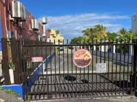 Ocean Front Home with 3 Suites, Salt Water Pool, Gated and Wifi. Gas BBQ Grill.
