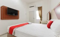 RedDoorz at Jatiwaringin Near Exit Toll Pondok Gede