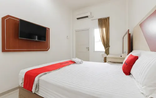 RedDoorz at Jatiwaringin Near Exit Toll Pondok Gede