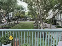 Seaside Proper Condo walk to the beach, shopping & restaurants Hotels in Seaside