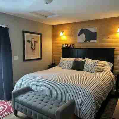 Crescent Cabin by Lakes & Rivers Rooms