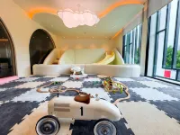 Modern 1Bdr with Pool View The Title Legendary