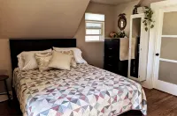 Nautical Nook at Captain's Cove, Located in the heart of Old Colorado City - Apartments