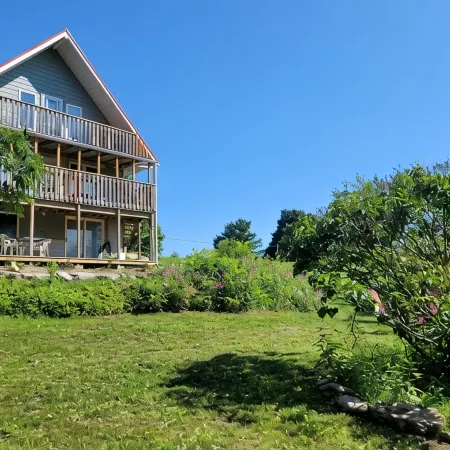 Prince Edward County Pond-Side Getaway! Family-friendly private oasis!