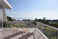 Stunning Seaview Apartment