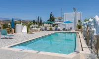 Villa Kokkino Skufitza,charming holiday home made of clay, pool, private garden - 3星級