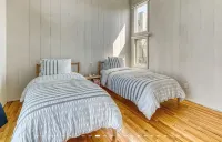 Oceanfront renovated home in FI Pines, stunning views & spacious outdoor oasis - 무료 와이파이