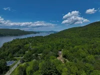 Walk to Beach - Close to Town - Pet Friendly Cabin