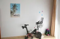 Oceanfront Paradise: Luxurious Penthouse with Spectacular Pools and Peloton - Gym