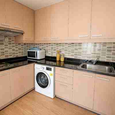 Nana SkyView Retreat 2 Bedroom 2 Bath Nana BTS 1501 Dining/Meeting Rooms