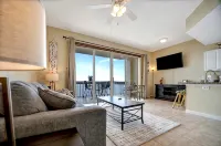 Sunlit Bayview Suite Balcony Pool & Hot Tub!