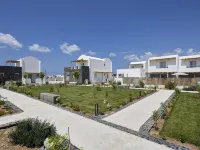 Sea Breeze Santorini Beach Resort, Curio Collection by Hilton Hotel berhampiran Pantai Vlychada