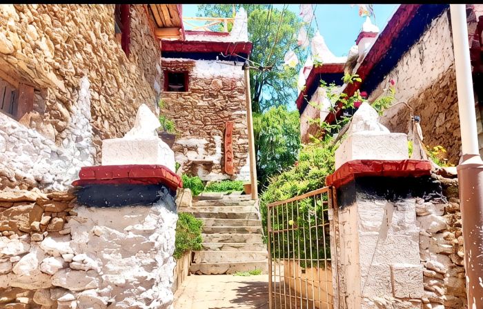 Danba township home stay small