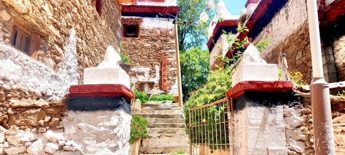Danba township home stay small Отели в г. Даньба