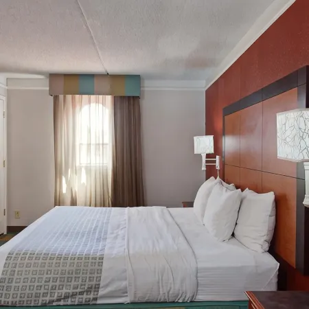 La Quinta Inn by Wyndham Costa Mesa / Newport Beach