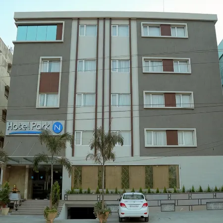 Hotel Park N Отели рядом с достопримечательностью «Храм Канакадурга»
