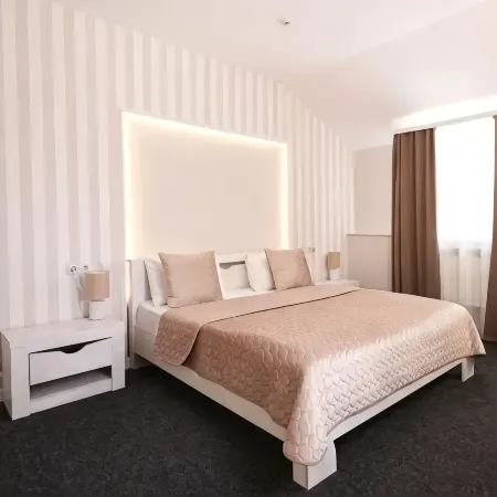 Hotel Monarkh