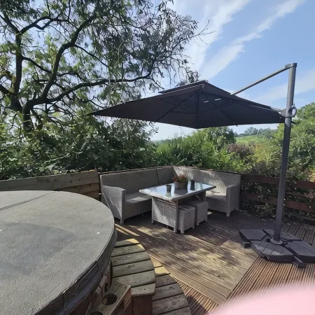 Mountain View Lodge, Luxury Woodland Lodge with Hot Tub