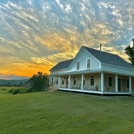 Boutique Country Vermont Farmhouse Fully Remodeled Отели в г. Аддисон