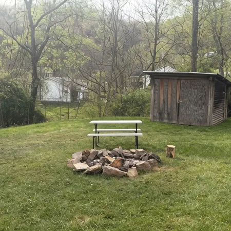 Charming 2-bedroom trail house in Bramwell, WV