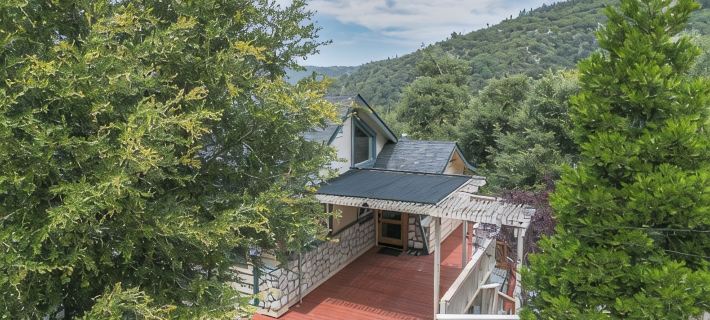 Serene 2 Bed 2 Bath Cabin with Hot Tub Nestled in San Bernardino Mountains Hoteles en Crestline