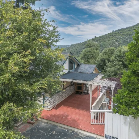 Serene 2 Bed 2 Bath Cabin with Hot Tub Nestled in San Bernardino Mountains