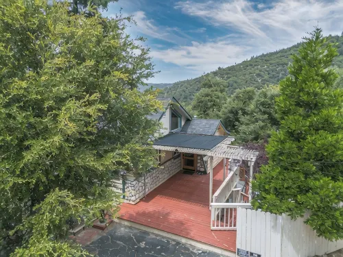 Serene 2 Bed 2 Bath Cabin with Hot Tub Nestled in San Bernardino Mountains