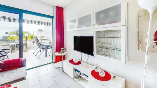Beheizter Pool mit 2 R Apt Sea+ Parkview - 2-Star