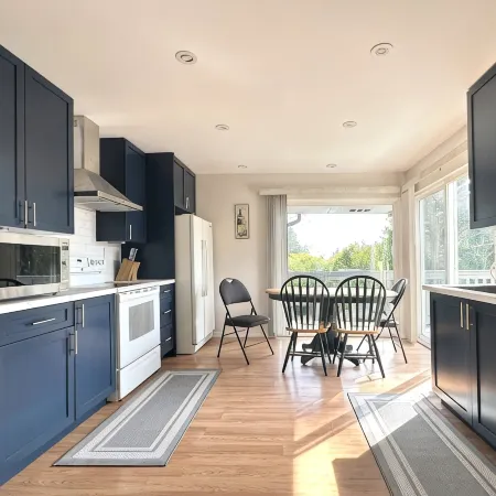 Family Friendly, Bright, & Spacious 3 Bed 2 Bath