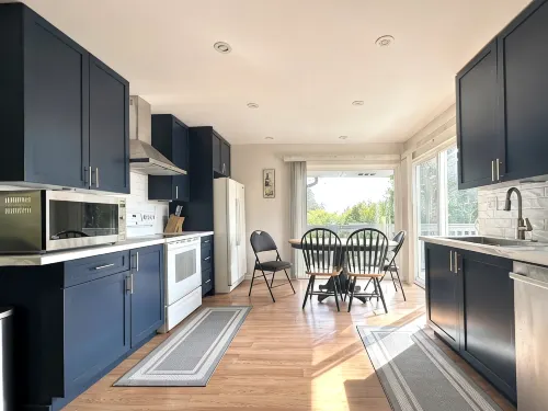 Family Friendly, Bright, & Spacious 3 Bed 2 Bath - Wi-Fi