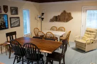 Spacious 6-bedroom house with WiFi & AC in charming Jamestown lake ramp access - Wi-Fi