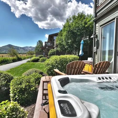 Luxury 2Br Park City Retreat with Mountain & Preserve Views & Saltwater Hot Tub