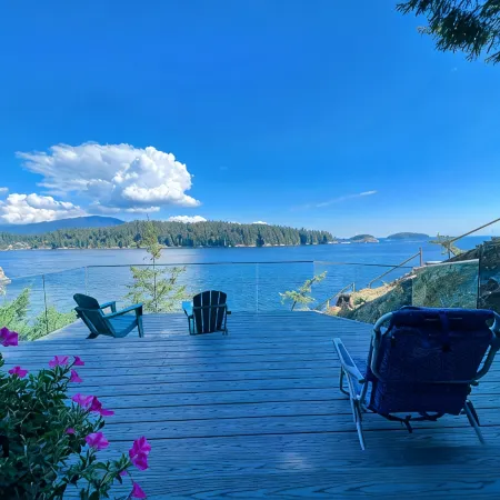 Waterfront Room with Private Bath and Deck Near Marina, Private Beach Access