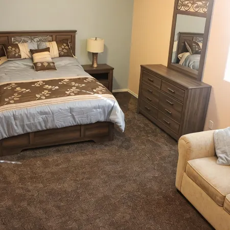 Luxurious Townhome Minutes From Beautiful Downtown, Golf Course, And Ski Area