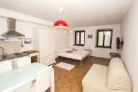 Jerry & Oli's Apartments