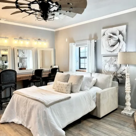 Cozy Darlin' Suite on the River