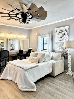 Cozy Darlin' Suite on the River
