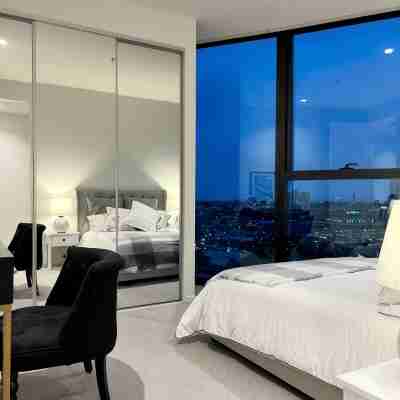 Luxury 3 Bed 2 Bath + car park at Melbourne Square Rooms
