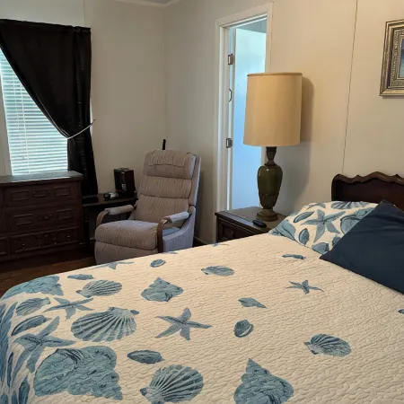 Charming Waterfront 2-bedroom mobile home in Old Homosassa with direct access!