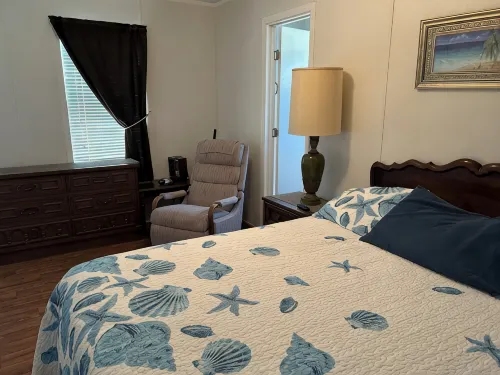 Charming Waterfront 2-bedroom mobile home in Old Homosassa with direct access! - 2-Star