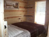 Copper Cabin offers peace and privacy in the woods! - Chalets
