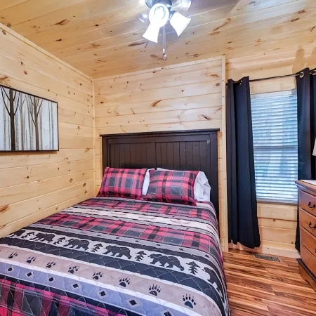 Cliffview Resort Lakefront  4Br, 3BTH- No Smoking/Pets. Fishing Dock, Game Rm.