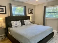 Sunshine Acre. King Master Suite & BIG Yard
