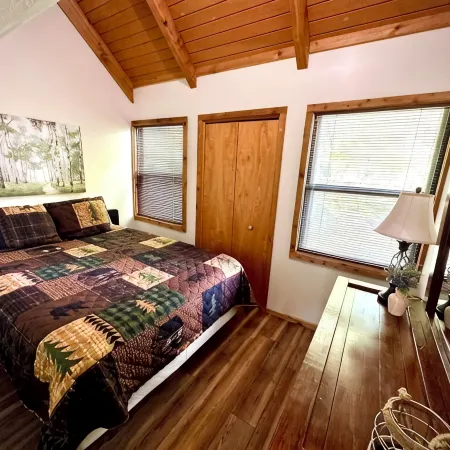 Cozy Cabin in Black Bear-Central Heating-Family & Pet Friendly-Resort Pool