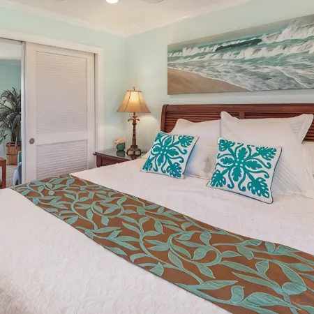 STUNNING OCEANFRONT PENTHOUSE 2Bd/2Ba *Fully Renovated, Pool * Poipu Palms Koloa