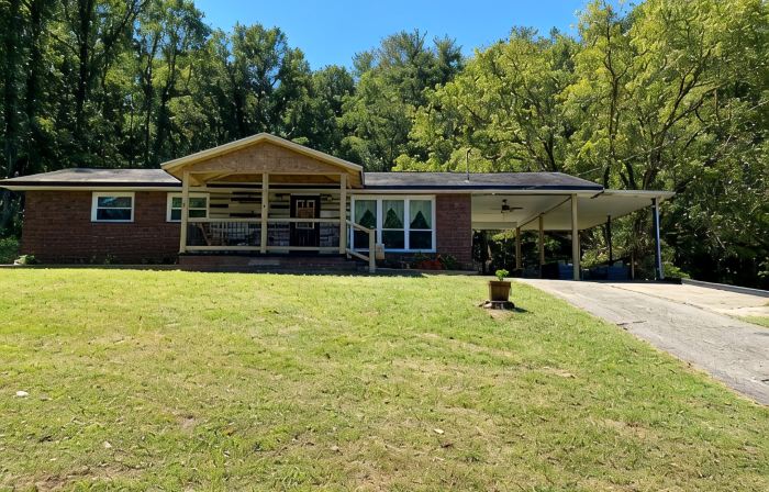 Beautiful Mountain View’s and Located on several acres for privacy