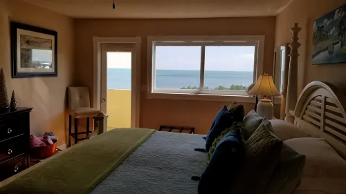 Spectacular Oceanfront Views , Free Wifi, HD Smart TV'S, Summer Special Rates