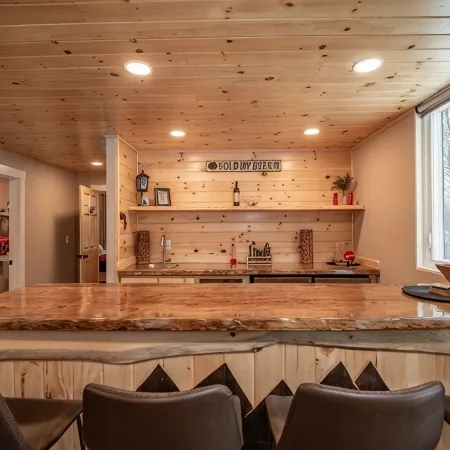 12 Bed, 6 Bath, 20 Guests STEPS from Sunday River w/ Hot Tub & Game Room