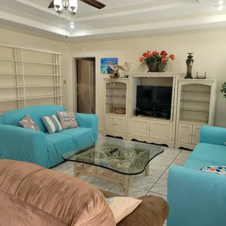 Affordable Family Getaway Palm Breeze Vacation Home